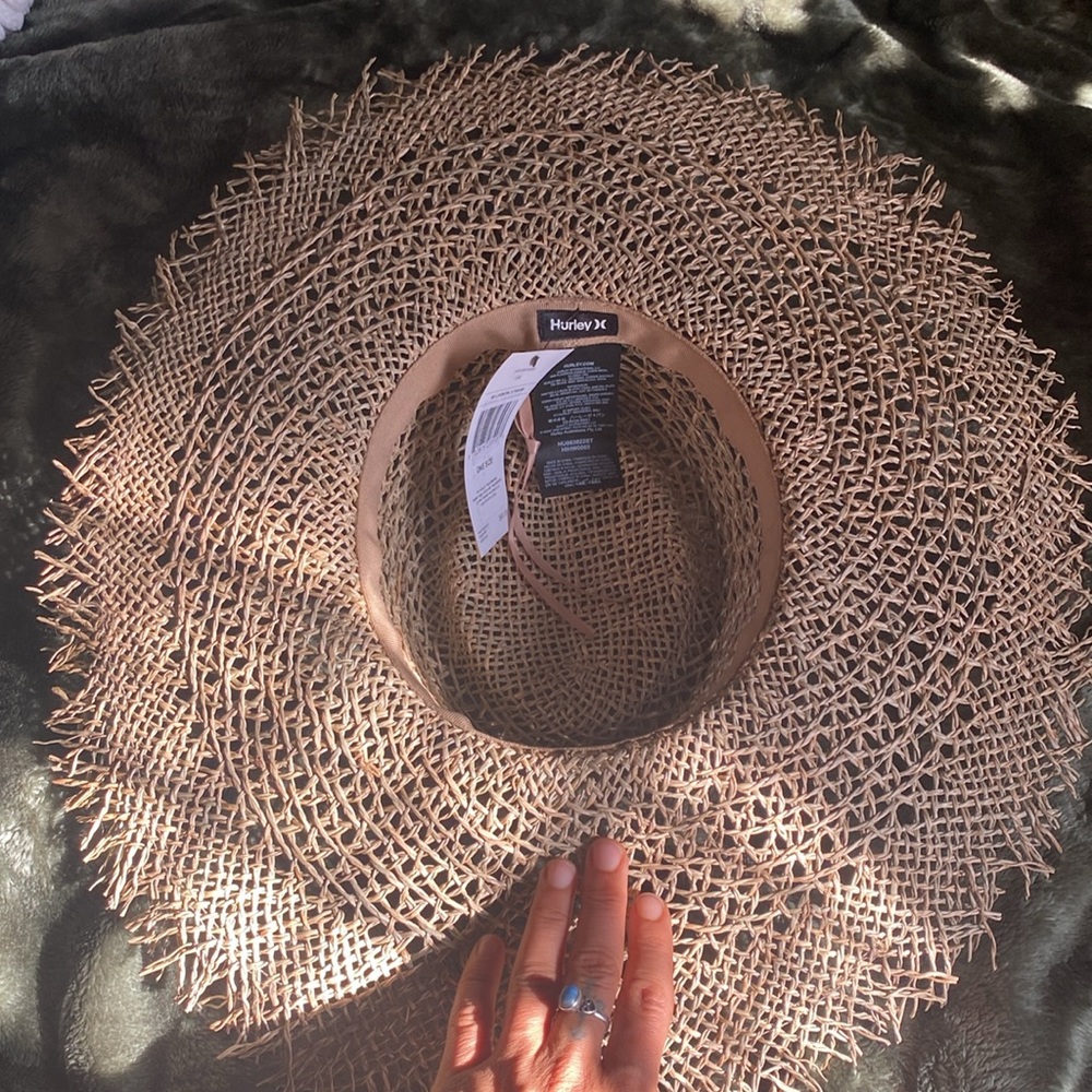 HURLEY Tan Wide-Brimmed Sun Lisbon Straw Hat with Natural Weave NWT - Picture 15 of 16